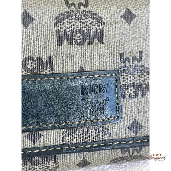 Authentic MCM Monogram 6 Key Holder Wallet - Picture 2 of 12